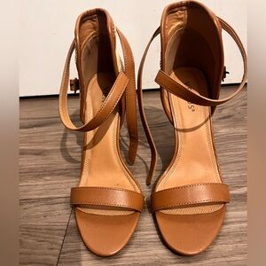 VENUS Brown and tan ankle strap heels